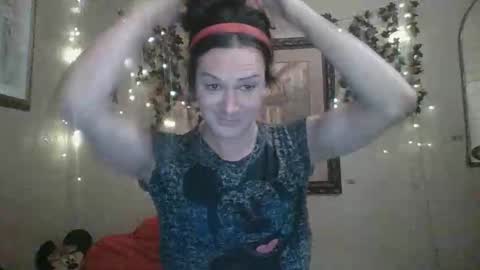 Snapshot of thesillymillie chatting on 10.24.25 sillymillie0 online show from 10.24.25