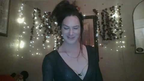 Snapshot of thesillymillie chatting on 11.13.25 sillymillie0 online show from 11.13.25