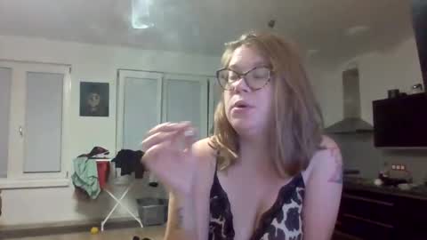 thesunnevergoesdown7 online show from 09.20.25