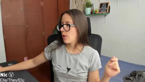 Snapshot of thetropicalseduction chatting on 10.03.25 Nicole online show from 10.03.25