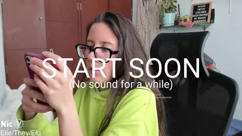 Snapshot of thetropicalseduction chatting on 10.21.25 Nicole online show from 10.21.25