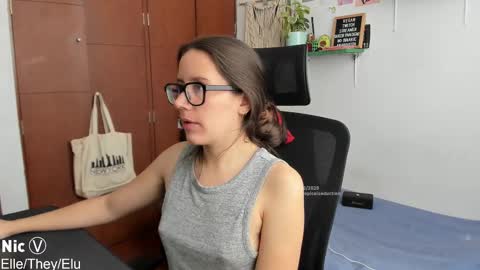 Snapshot of thetropicalseduction chatting on 10.30.25 Nicole online show from 10.30.25