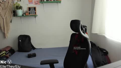 Nicole online show from 12.04.25