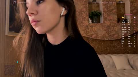 Snapshot of thewetmuse chatting on 11.05.25 Grace Next broadcast - online show from 11.05.25