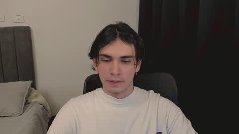Snapshot of thiaan__ chatting on 01.12.25 thiaan__ online show from 01.12.25