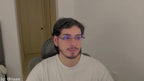 Snapshot of thiaan__ chatting on 09.19.25 thiaan__ online show from 09.19.25