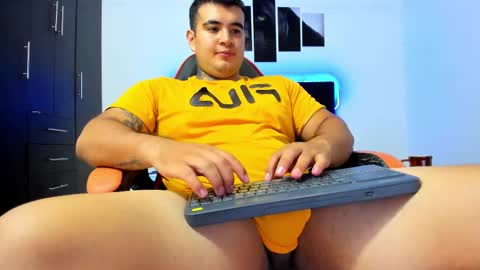 Snapshot of thiago_cp01 chatting on 10.01.25 Thiago online show from 10.01.25