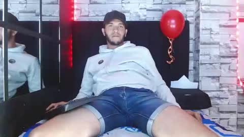 Snapshot of thiago_hairy chatting on 10.31.25 thiago_hairy online show from 10.31.25