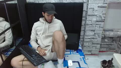 Snapshot of thiago_hairy chatting on 11.04.25 thiago_hairy online show from 11.04.25