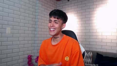 Snapshot of thiago_hard chatting on 10.01.25 Thiago online show from 10.01.25