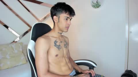 Snapshot of thiago_hard chatting on 10.20.25 Thiago online show from 10.20.25