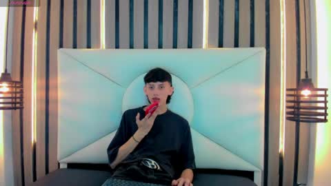 Snapshot of thiago_twink38 chatting on 04.23.26 thiago_twink38 online show from 04.23.26