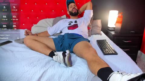 Thia Gomez online show from 01.04.25