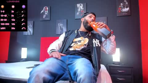 Thia Gomez online show from 01.06.25