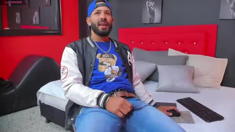 Thia Gomez online show from 03.03.25