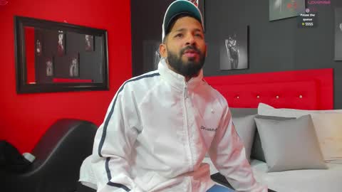 Thia Gomez online show from 03.04.25