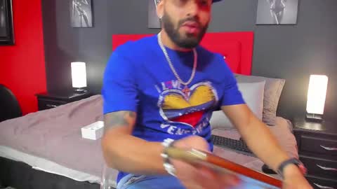 Thia Gomez online show from 03.10.25