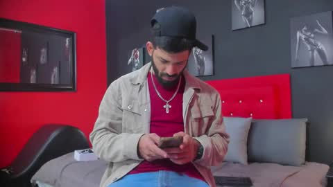 Thia Gomez online show from 10.10.25