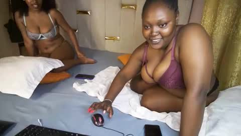 thick_n_flirty online show from 04.15.26