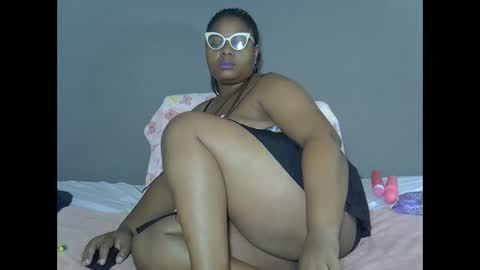 Snapshot of thickjuicyp04 chatting on 10.07.25 thickjuicyp04 online show from 10.07.25