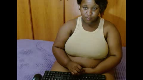 Snapshot of thickjuicyxxx chatting on 10.04.25 thickjuicyxxx online show from 10.04.25