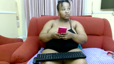 Snapshot of thickjuicyxxx chatting on 10.12.25 thickjuicyxxx online show from 10.12.25