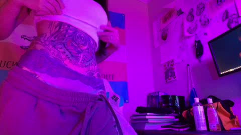 Snapshot of thighsnacks chatting on 01.13.25 snacks online show from 01.13.25