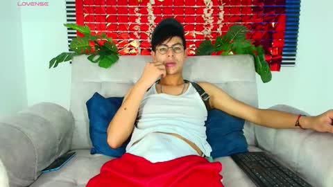 Snapshot of thiiagosaeenz chatting on 02.17.26 Thiago Saenzz online show from 02.17.26