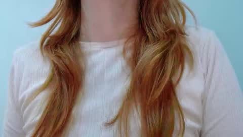 Snapshot of thin33 chatting on 12.23.25 sara online show from 12.23.25