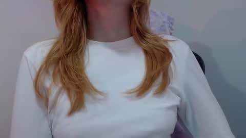 Snapshot of thin33 chatting on 01.06.26 sara online show from 01.06.26