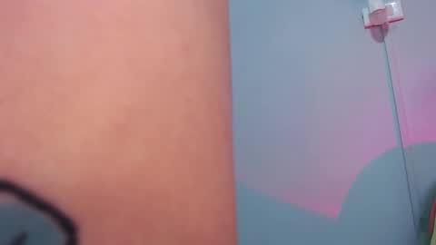 Snapshot of thin33 chatting on 01.12.26 sara online show from 01.12.26