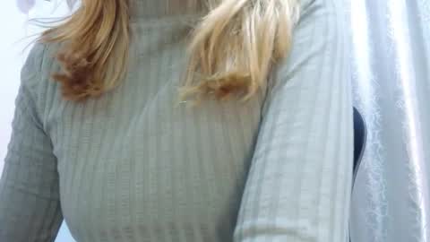 Snapshot of thin33 chatting on 02.12.26 sara online show from 02.12.26