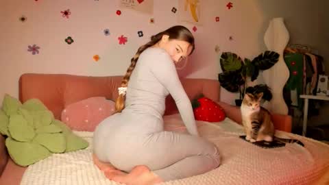 Amelia  shows on mondays fridays and sundays  if anything changes im giving updates on my fansly  online show from 09.26.25