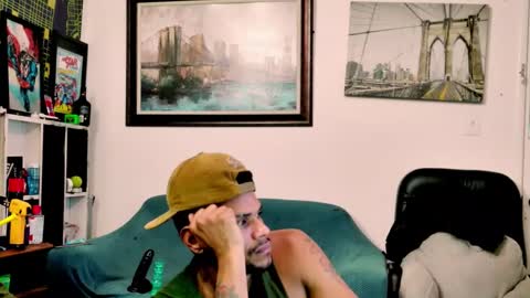 Snapshot of thisshucks chatting on 01.01.25 Mister  online show from 01.01.25