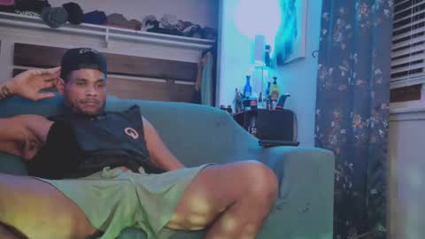 Snapshot of thisshucks chatting on 02.05.25 Mister  online show from 02.05.25