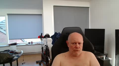 Snapshot of thomas315627 chatting on 05.05.26 thomas315627 online show from 05.05.26