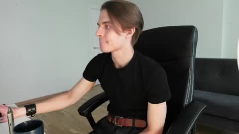 Snapshot of thomas_brons chatting on 06.14.26 THOMAS BRONS online show from 06.14.26