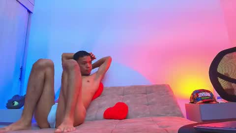 Snapshot of thomas_elg chatting on 11.19.25 THOMAS JOHANN online show from 11.19.25