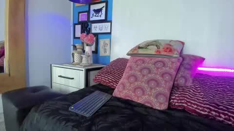 Snapshot of thomas_may4rs chatting on 01.17.25 ---Thomas--- online show from 01.17.25