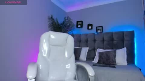 Snapshot of thomas_moon_ chatting on 07.14.26 Thomas online show from 07.14.26