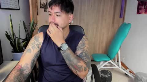 Snapshot of thomas_rol chatting on 12.01.25 Thomas online show from 12.01.25