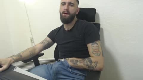 Snapshot of thug__ chatting on 12.02.24 HugeJuicy online show from 12.02.24