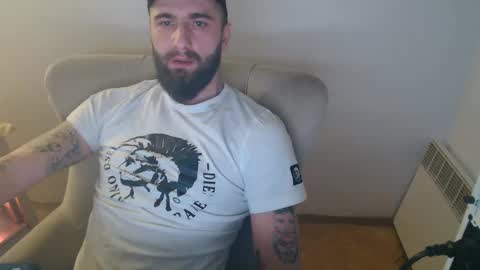 Snapshot of thug__ chatting on 12.14.24 HugeJuicy online show from 12.14.24