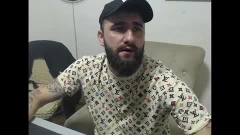 Snapshot of thug__ chatting on 12.19.24 HugeJuicy online show from 12.19.24