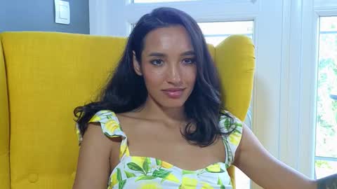 Snapshot of tia_j chatting on 09.19.25 tia_j online show from 09.19.25