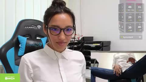 Snapshot of tia_j chatting on 09.25.25 tia_j online show from 09.25.25