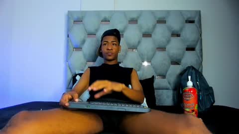 Snapshot of tiago_xxx_ chatting on 10.04.25 tiago_xxx_ online show from 10.04.25
