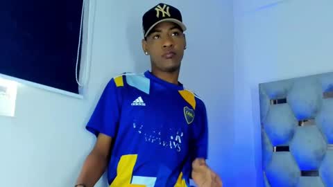 Snapshot of tiago_xxx_ chatting on 10.17.25 tiago_xxx_ online show from 10.17.25