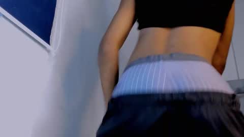 Snapshot of tiago_xxx_ chatting on 10.18.25 tiago_xxx_ online show from 10.18.25