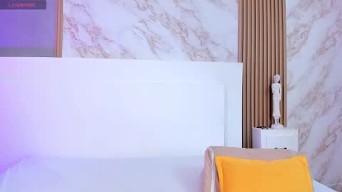 tianaglow4 online show from 10.14.25